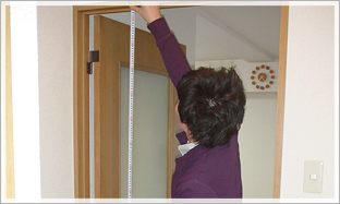 2. 玄関からお部屋までのチェックポイント:搬入するお部屋の入り口の高さをチェック。